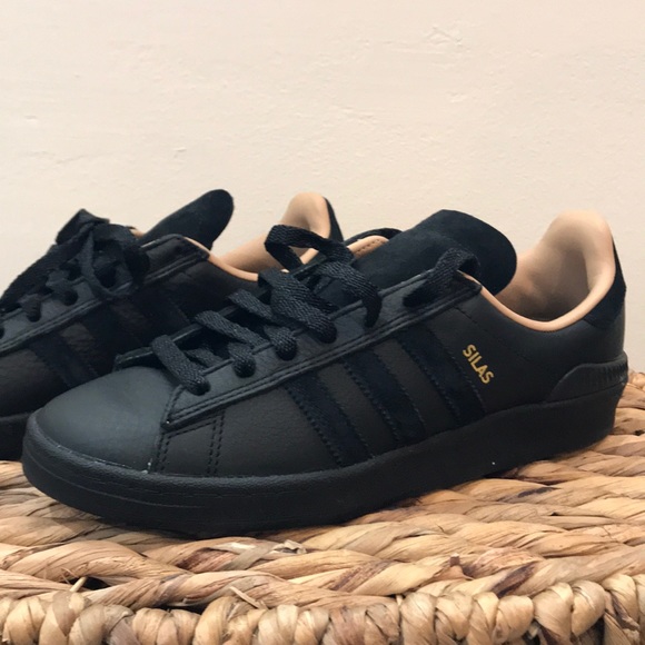 BRAND NEW! ADIDAS Sneakers - Picture 6 of 7